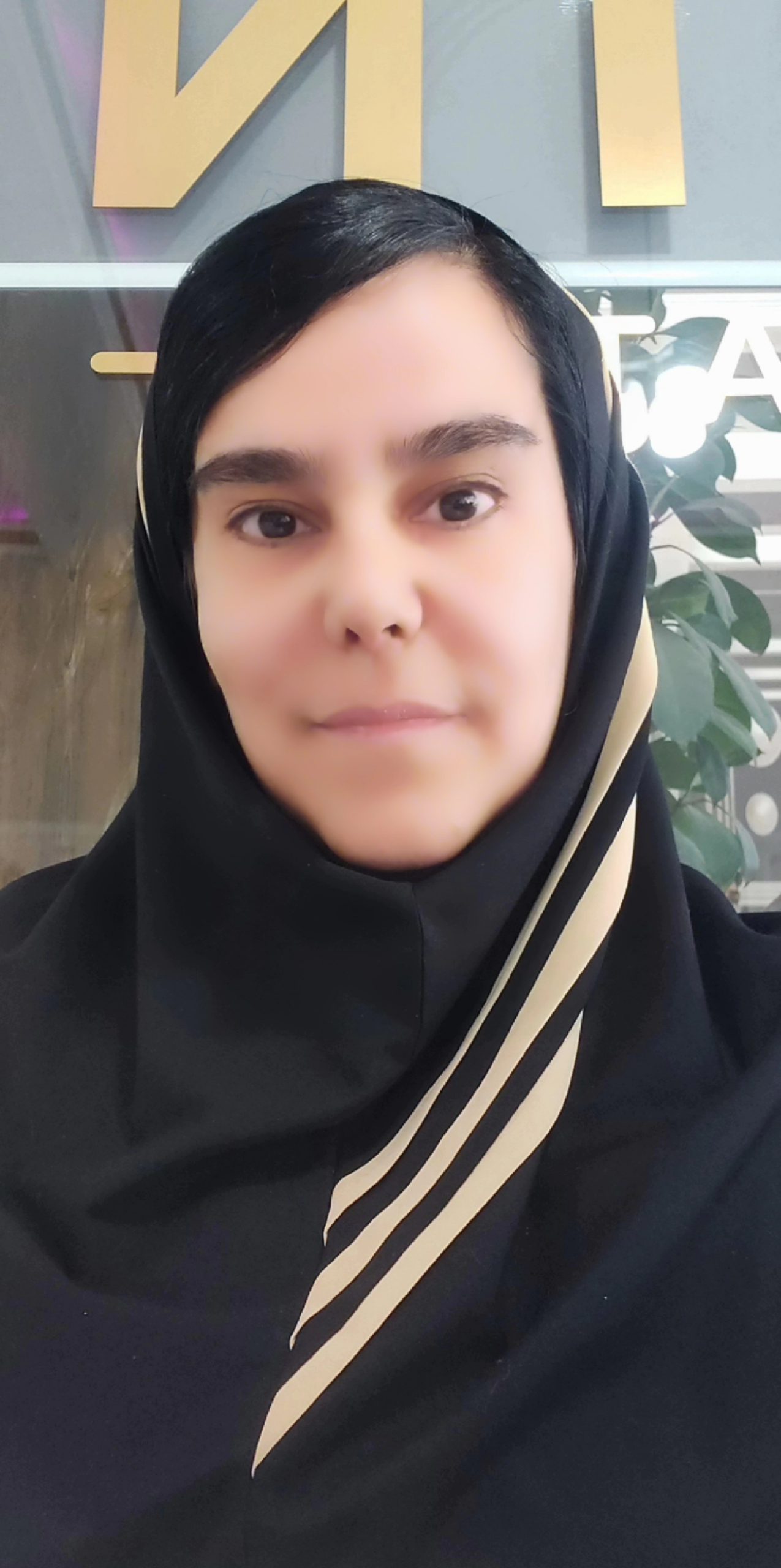 خانم عنصری