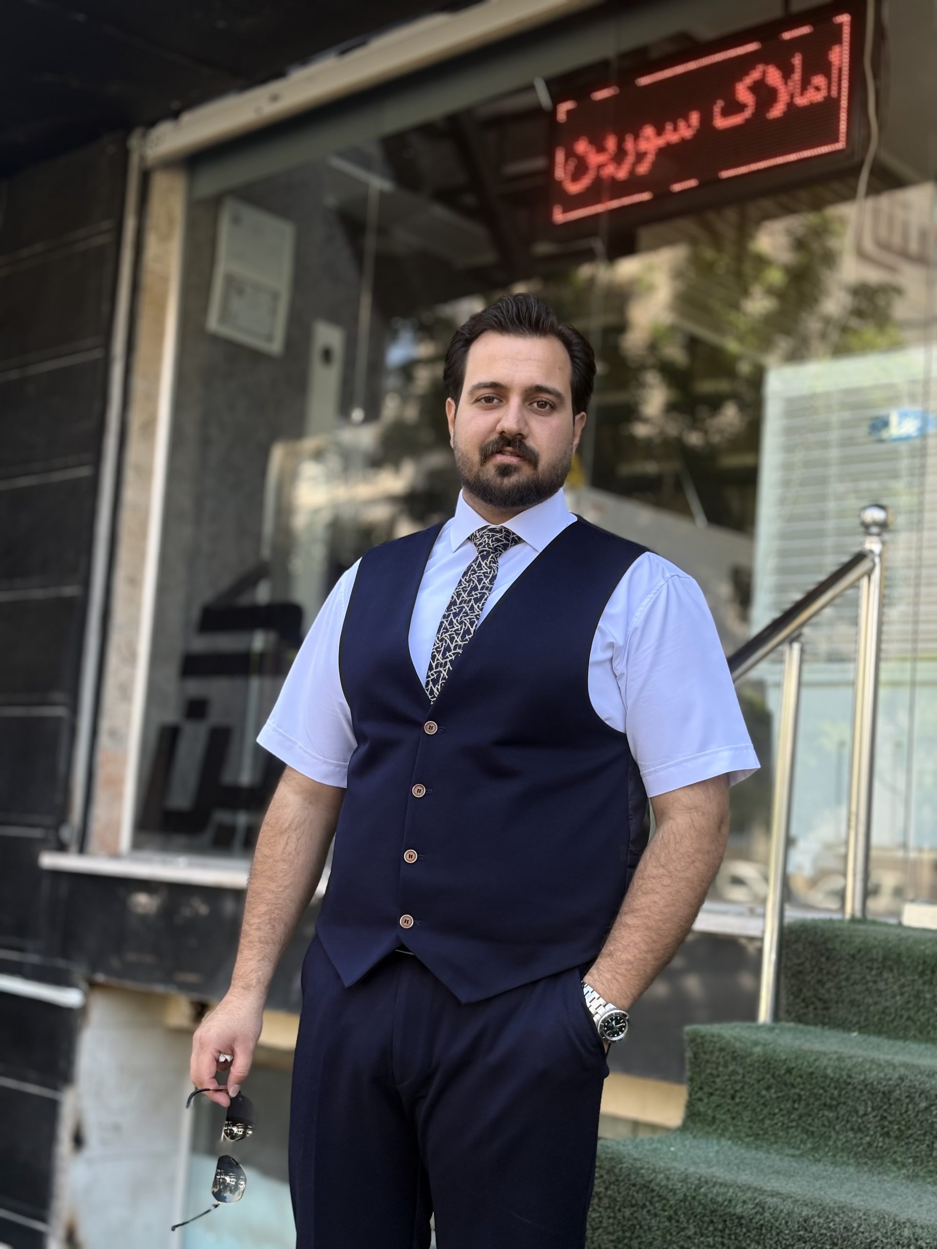 اقای برزگر